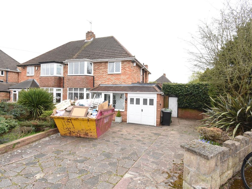 3 bed semidetached house for sale in Southfield Avenue, Castle