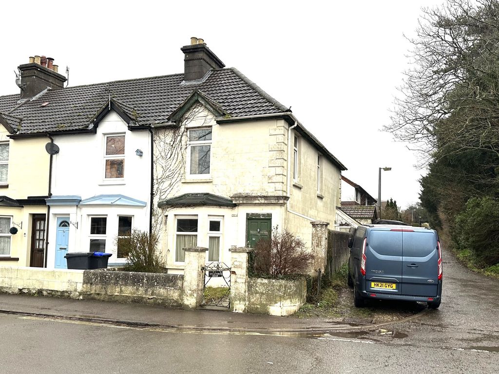2 bed end terrace house for sale in Stratford Road, Salisbury SP1, £