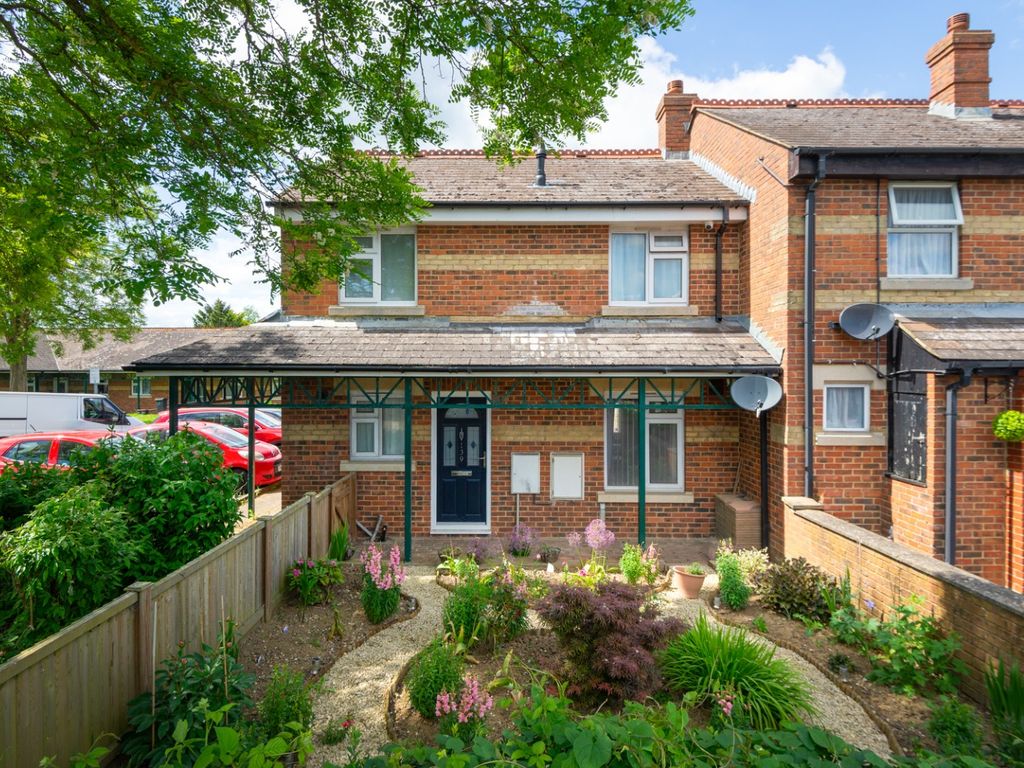 2 bed semidetached house for sale in Beaver Lane, Ashford TN23, £