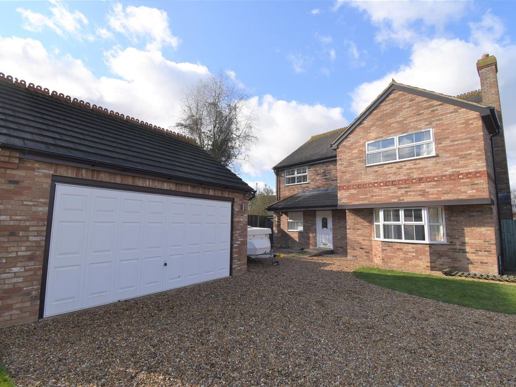 5 bed detached house for sale in Willow Springs, Cranfield, Bedford