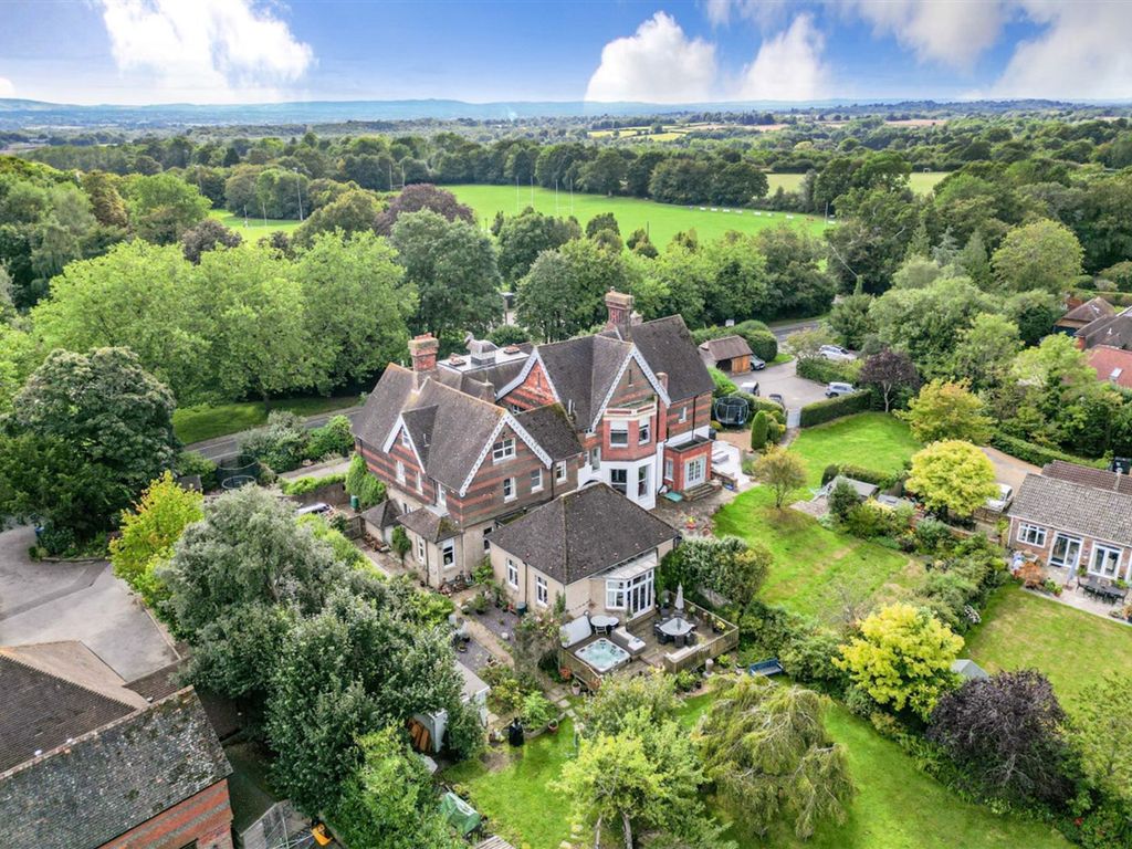 6 bed semidetached house for sale in Whitemans Green, Cuckfield RH17