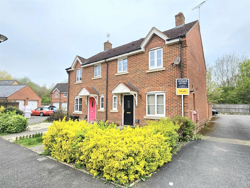 3 bed semidetached house to rent in Melstock Road, Taw Hill, Swindon