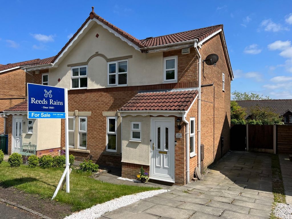 3 bed semidetached house for sale in Stanford Hall Crescent