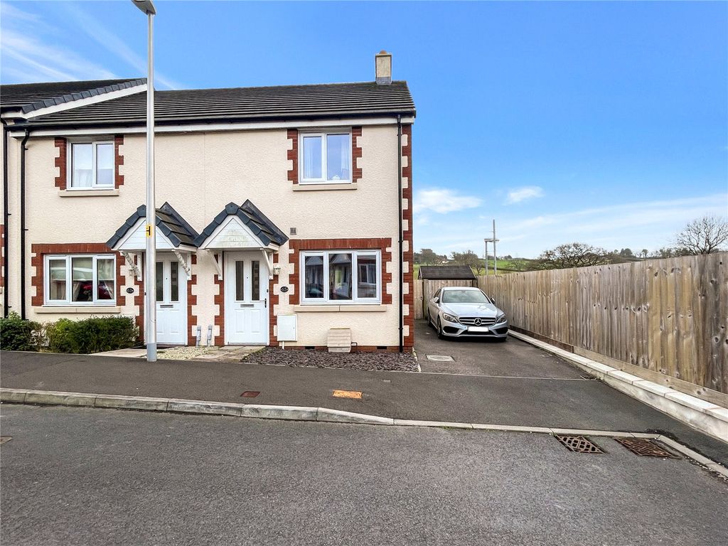2 bed end terrace house for sale in Old Market Place, Holsworthy, Devon