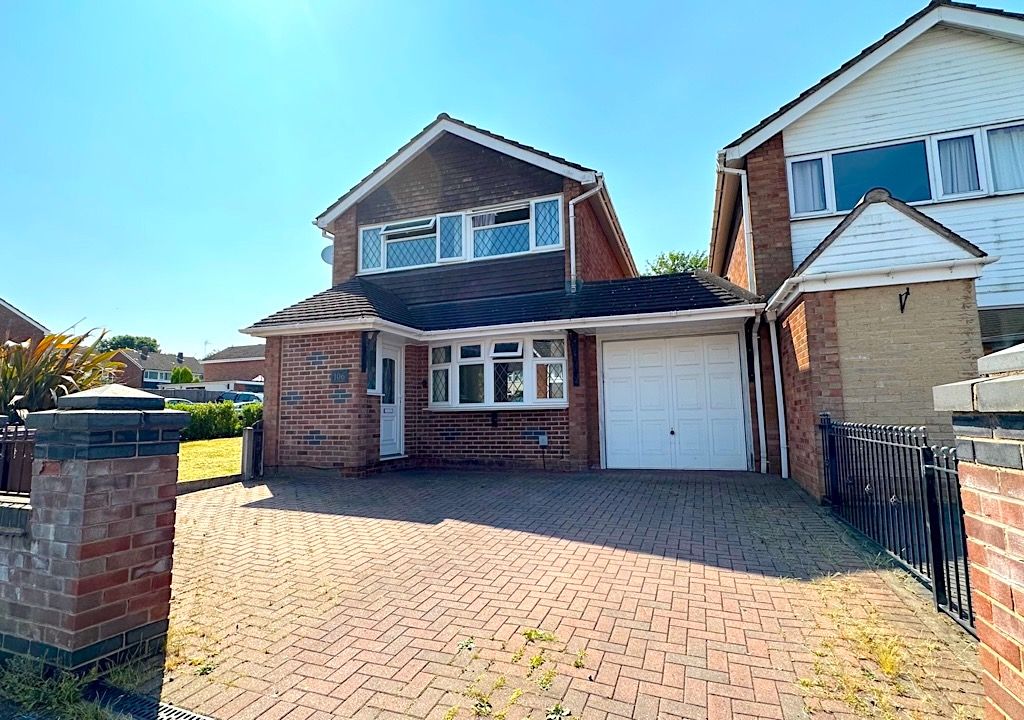 3 bed linkdetached house for sale in Sharon Way, Hednesford, Cannock