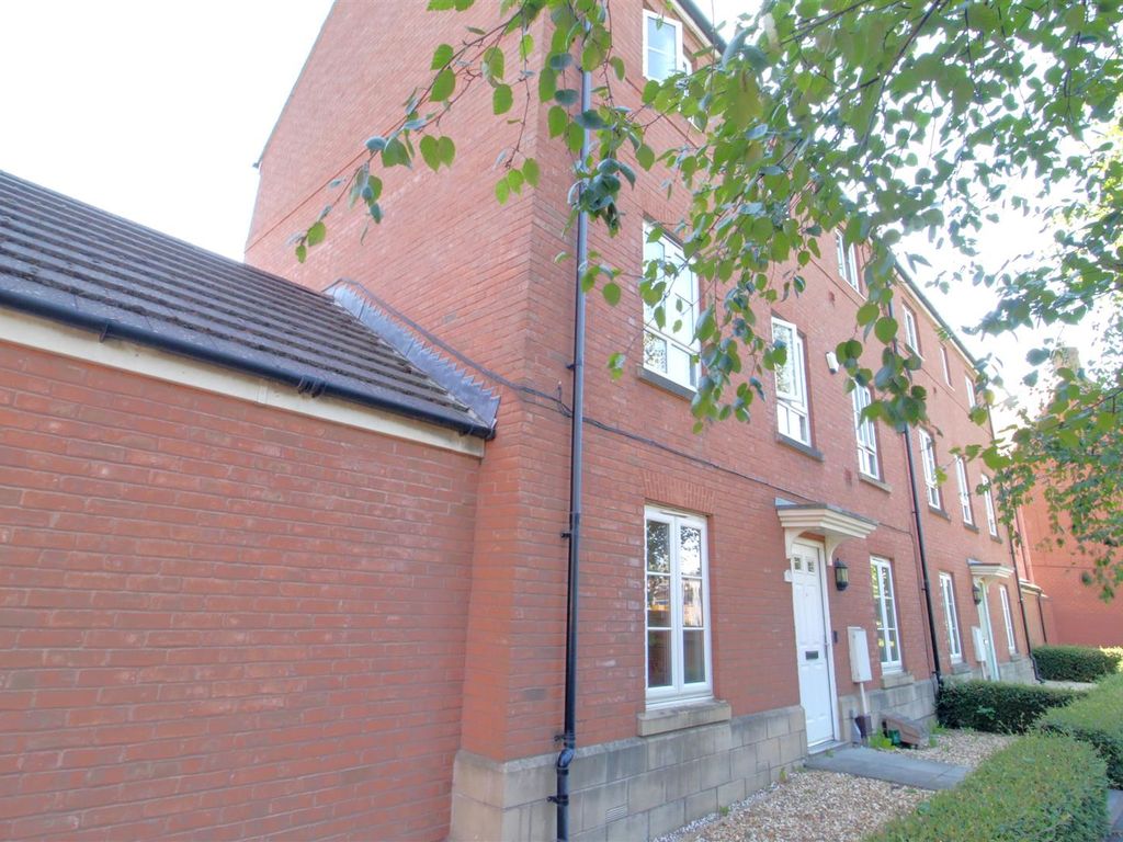 5 bed semidetached house for sale in Secunda Way, Hempsted, Gloucester