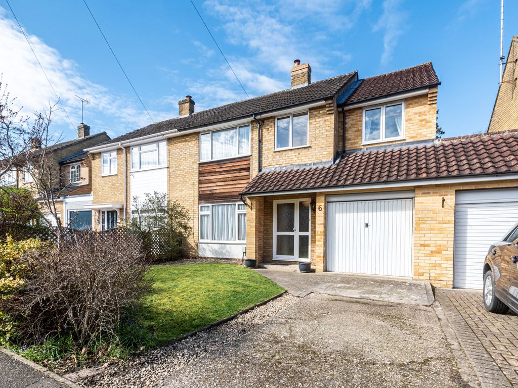 4 bed semidetached house for sale in Beechbrook Avenue, Yateley