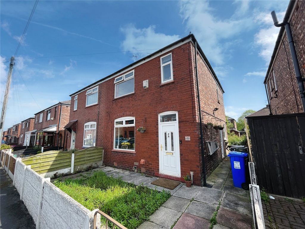 3 bed semidetached house for sale in Easton Road, Droylsden
