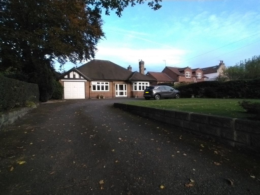 2 bed bungalow to rent in Wollaton Road, Wollaton Village NG8, £1,500