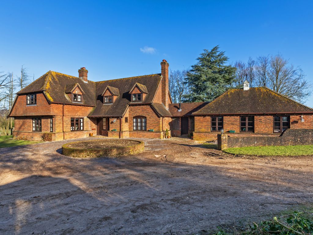 5 bed detached house for sale in Drove Road, Chilbolton SO20, £