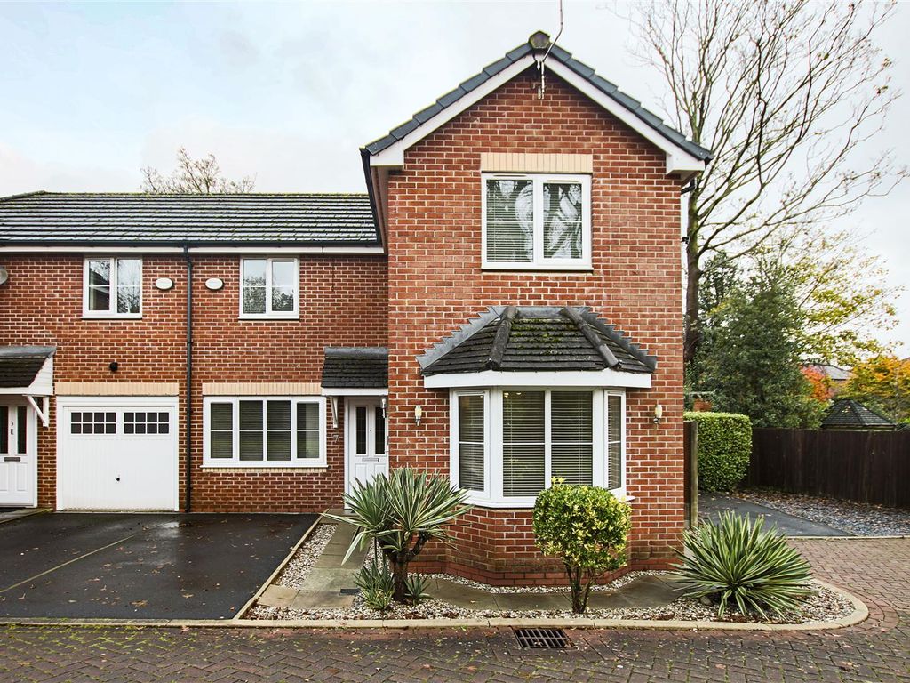 3 bed semidetached house for sale in Knights Grove, Swinton