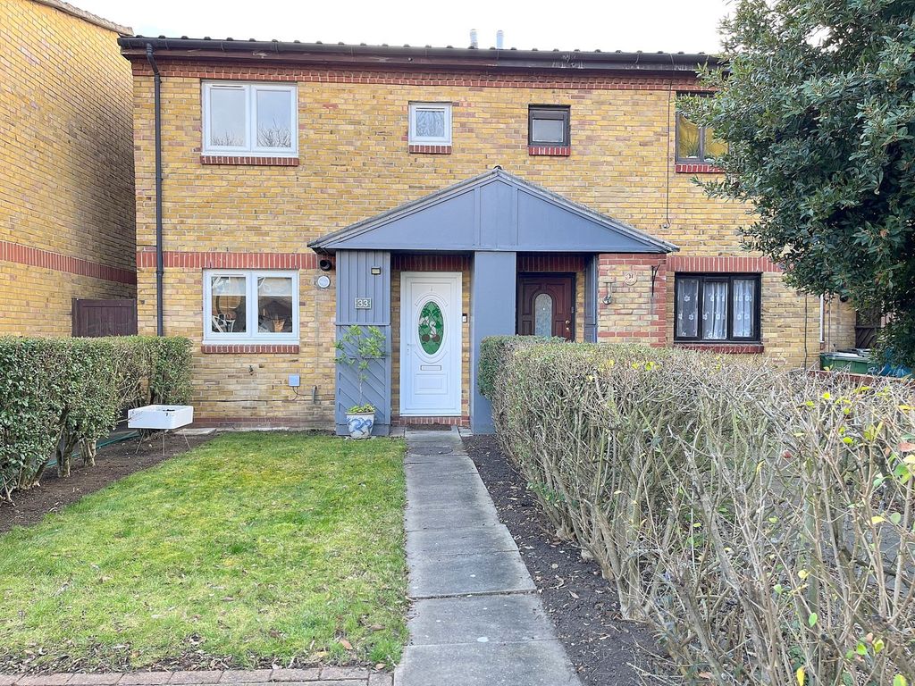 2 bed end terrace house for sale in Temple Close, West Thamesmead SE28