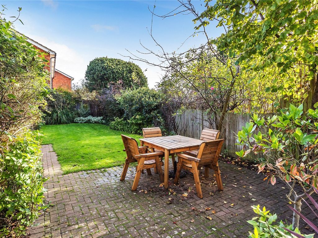 Laurel Road, London SW20  