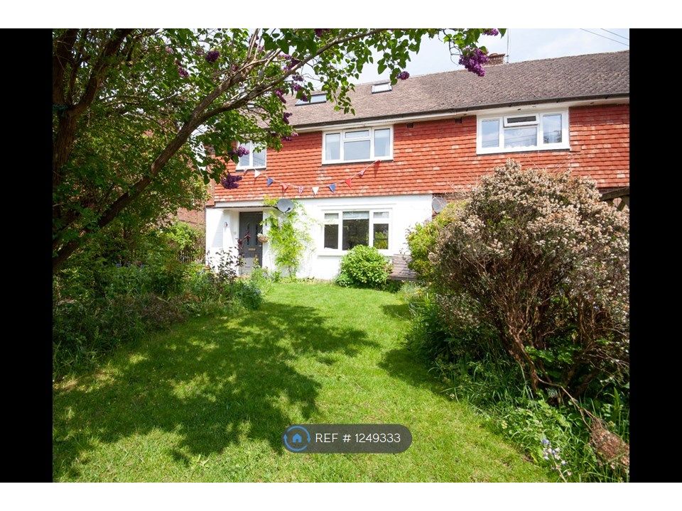 4 bed semidetached house to rent in Tweed Lane, Strood Green