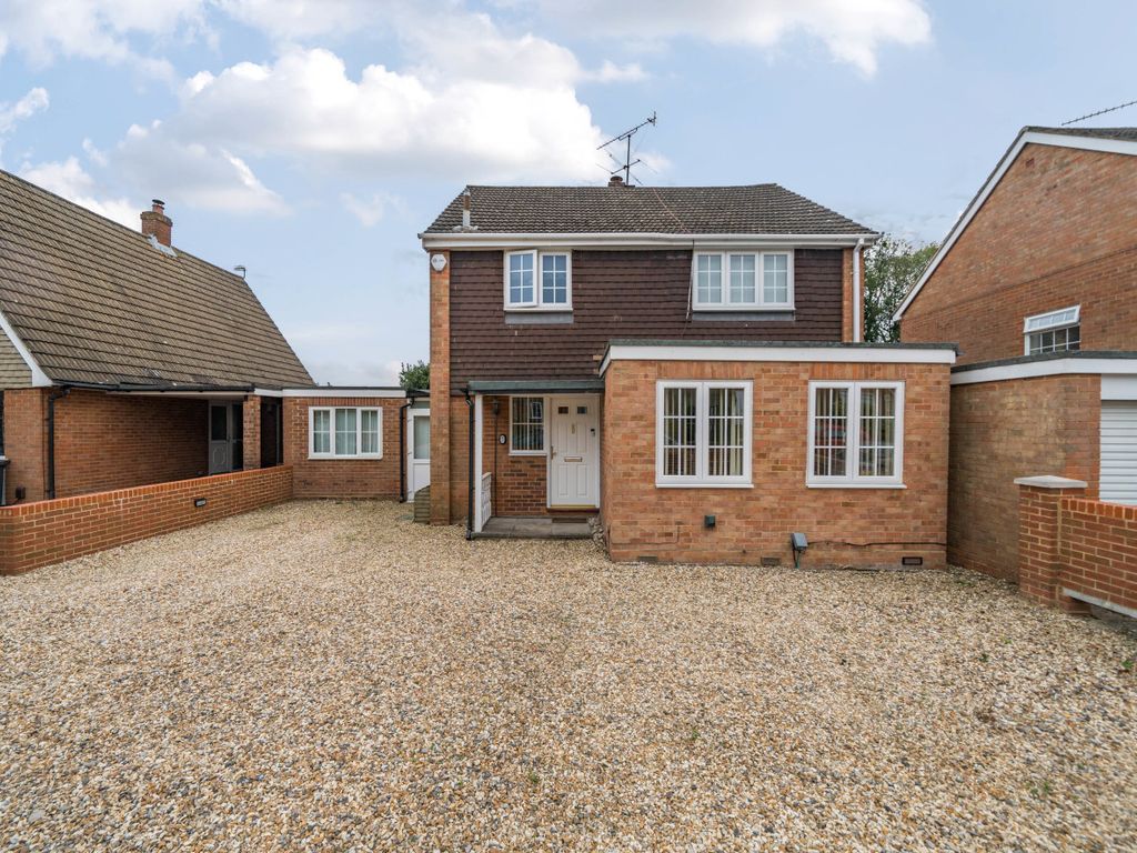 4 bed detached house for sale in Willow Way, Farnham, Surrey GU9, £