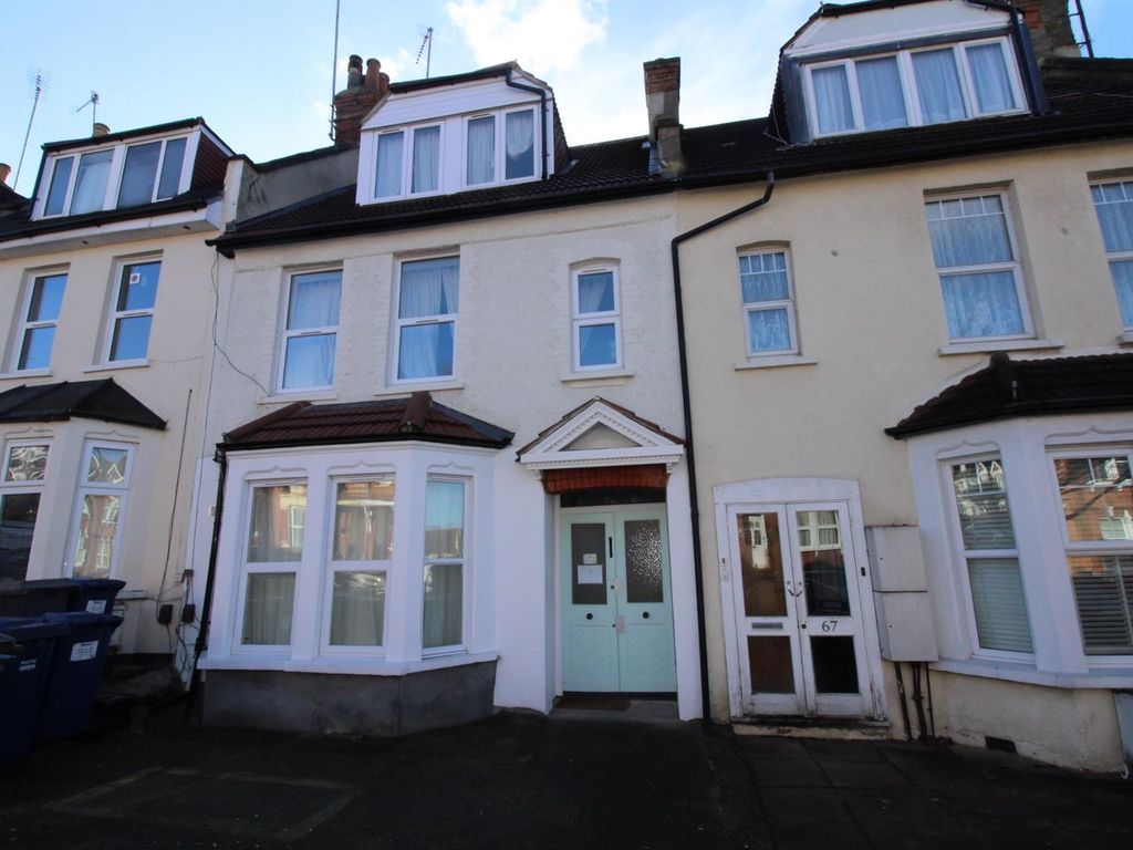 1 bed flat to rent in Elm Park Road, Finchley N3, £1,600 pcm Zoopla