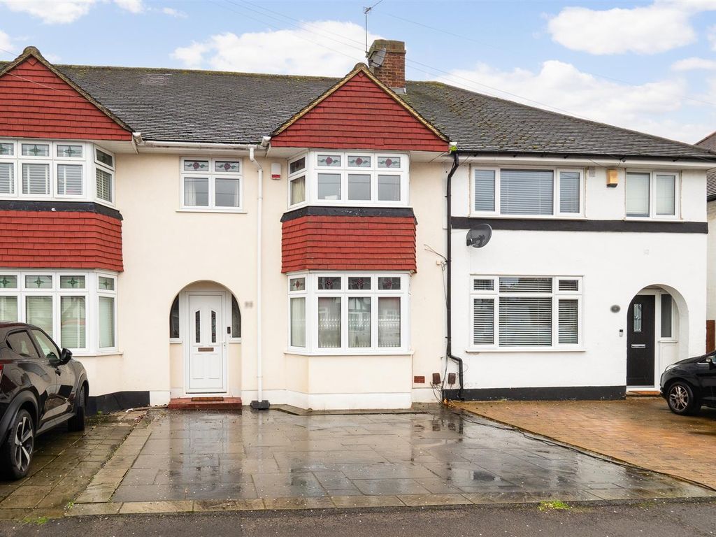 3 bed terraced house for sale in Limes Avenue, Carshalton SM5, £500,000
