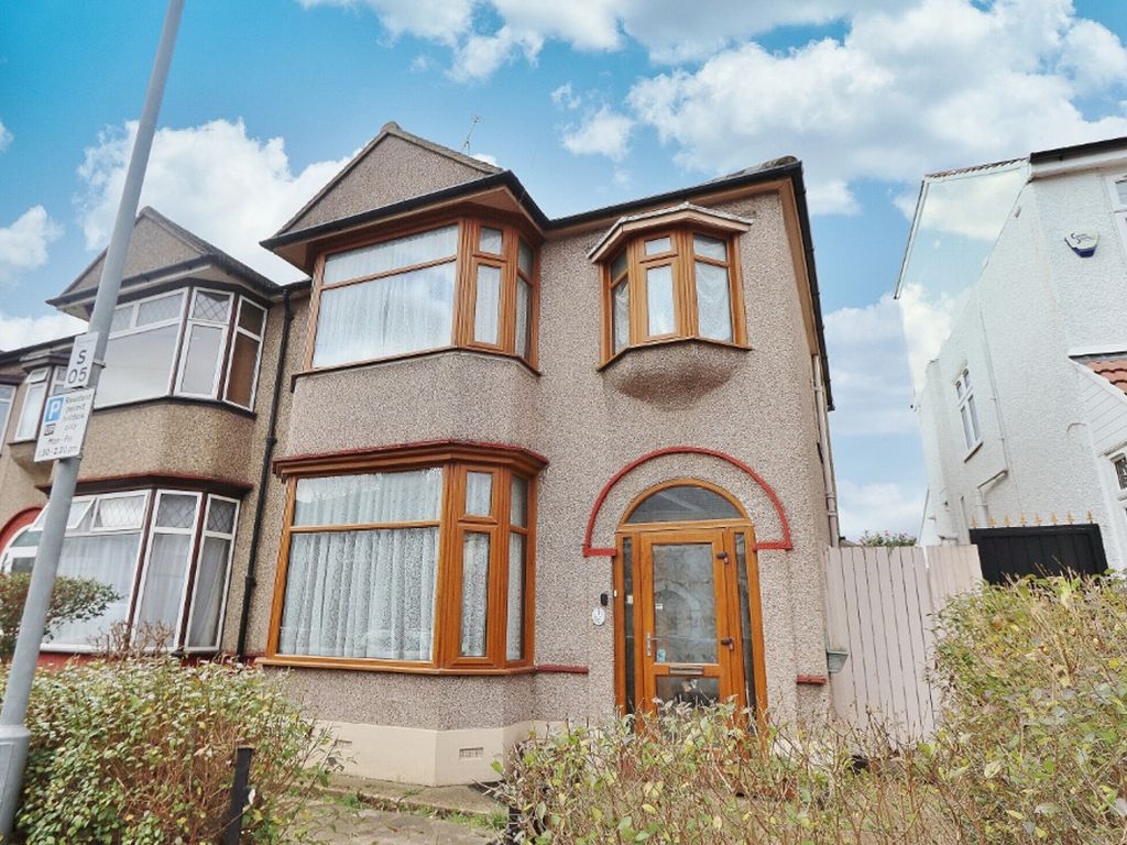 3 bed semidetached house for sale in Sheringham Drive, Barking IG11