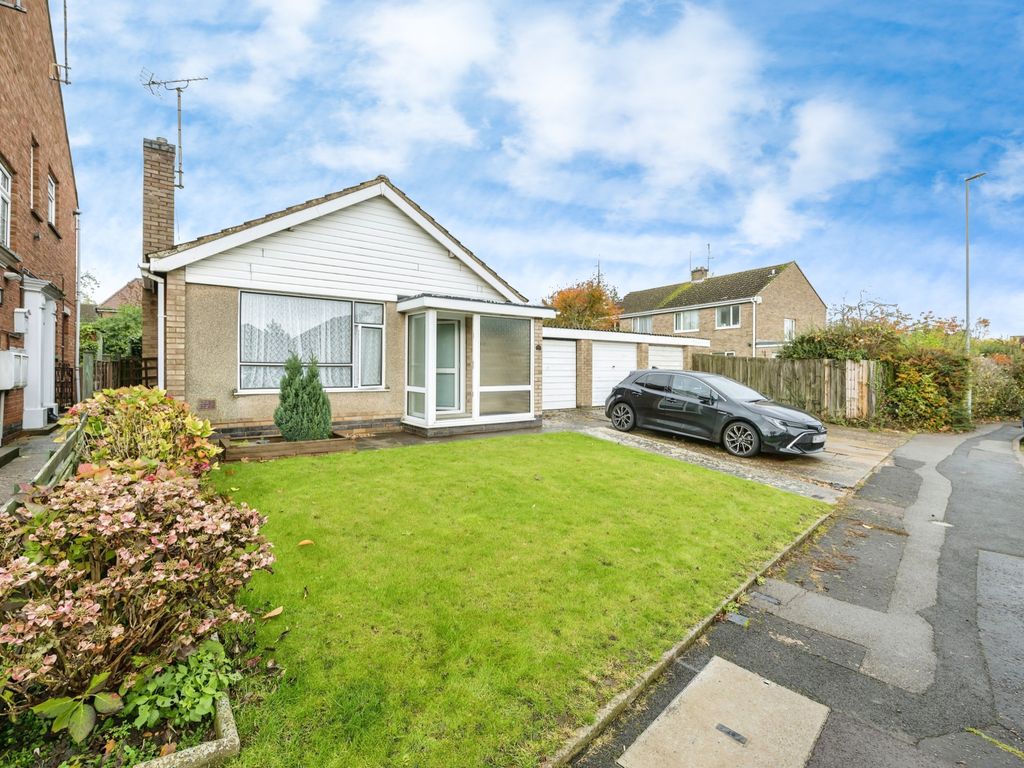 2 bed bungalow for sale in Malpas Drive, Northampton NN5, £275,000 Zoopla