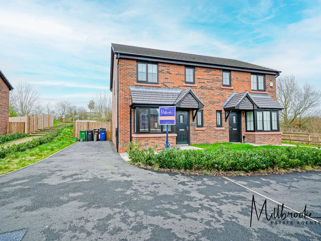 3 bed semidetached house to rent in Silk Mill Street, Mosley Common