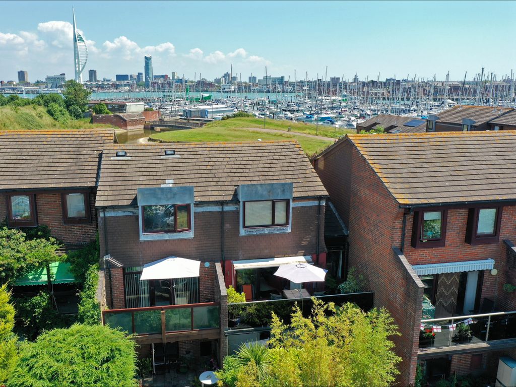 3 bed town house for sale in Rampart Row, Haslar Marina, Gosport PO12