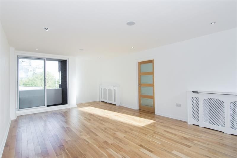 1 bed flat for sale in Valiant House, Vicarage Crescent, Battersea