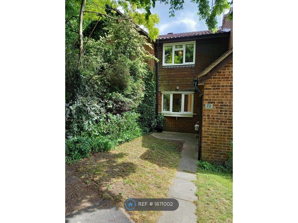 2 bed terraced house to rent in Downhall Ley, Buntingford SG9, £1,300