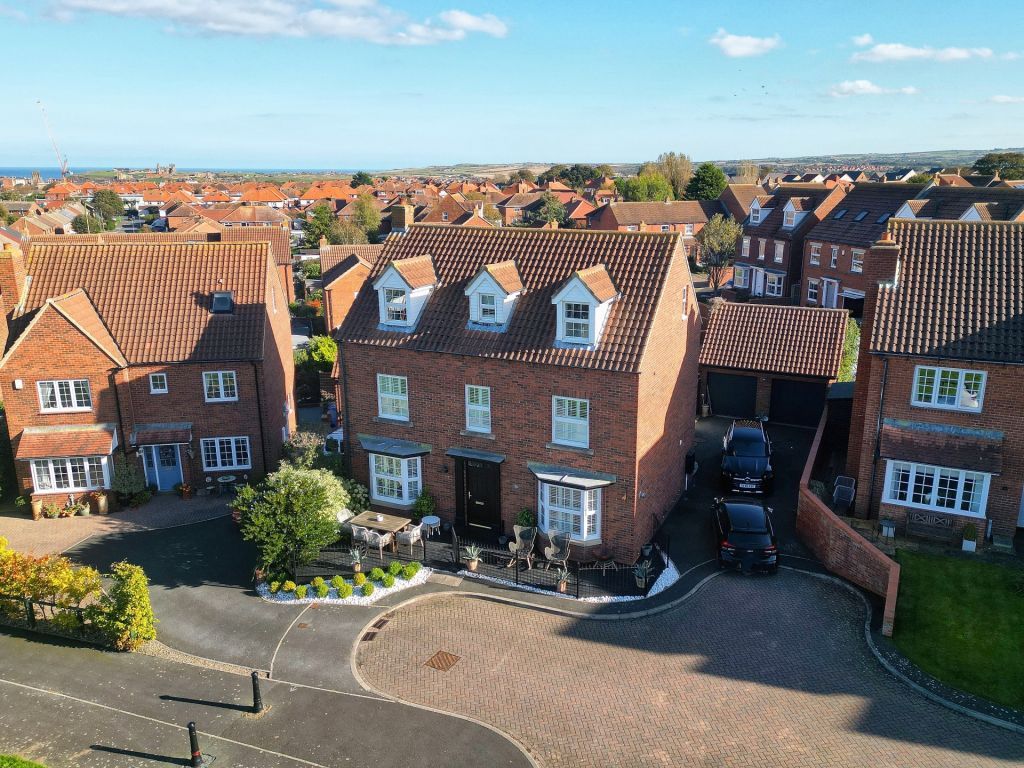 5 bed detached house for sale in Chancel Way, Whitby YO21, £495,000