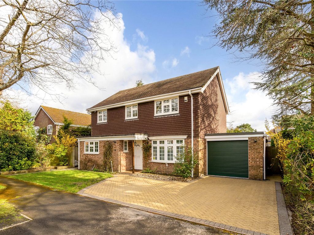 4 bed detached house for sale in Lestock Way, Fleet GU51, £749,000 Zoopla