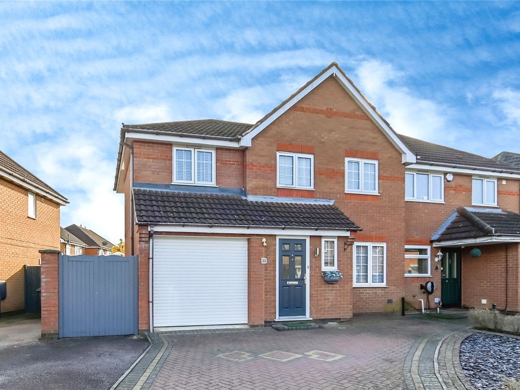 4 bed semidetached house for sale in Hillesden Avenue, Elstow, Bedford