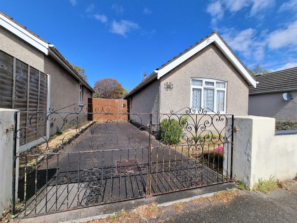 2 bed detached bungalow for sale in Stanfield Road, Parkstone, Poole