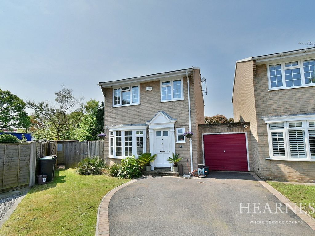 3 bed link detached house for sale in Laburnum Close, Ferndown BH22, £