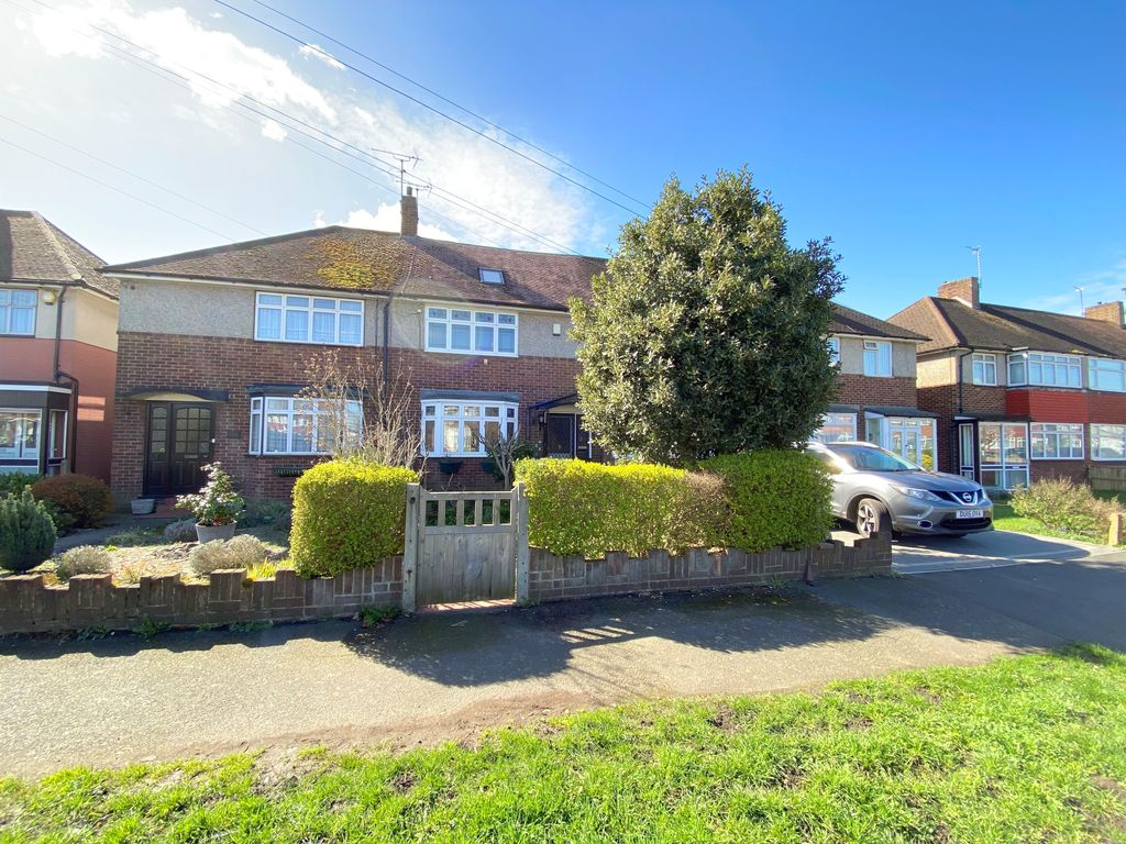 3 bed terraced house for sale in Elgin Avenue, Ashford TW15 Zoopla