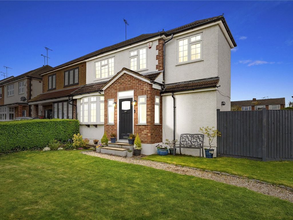 3 bed semidetached house for sale in Kingley Drive, Wickford, Essex