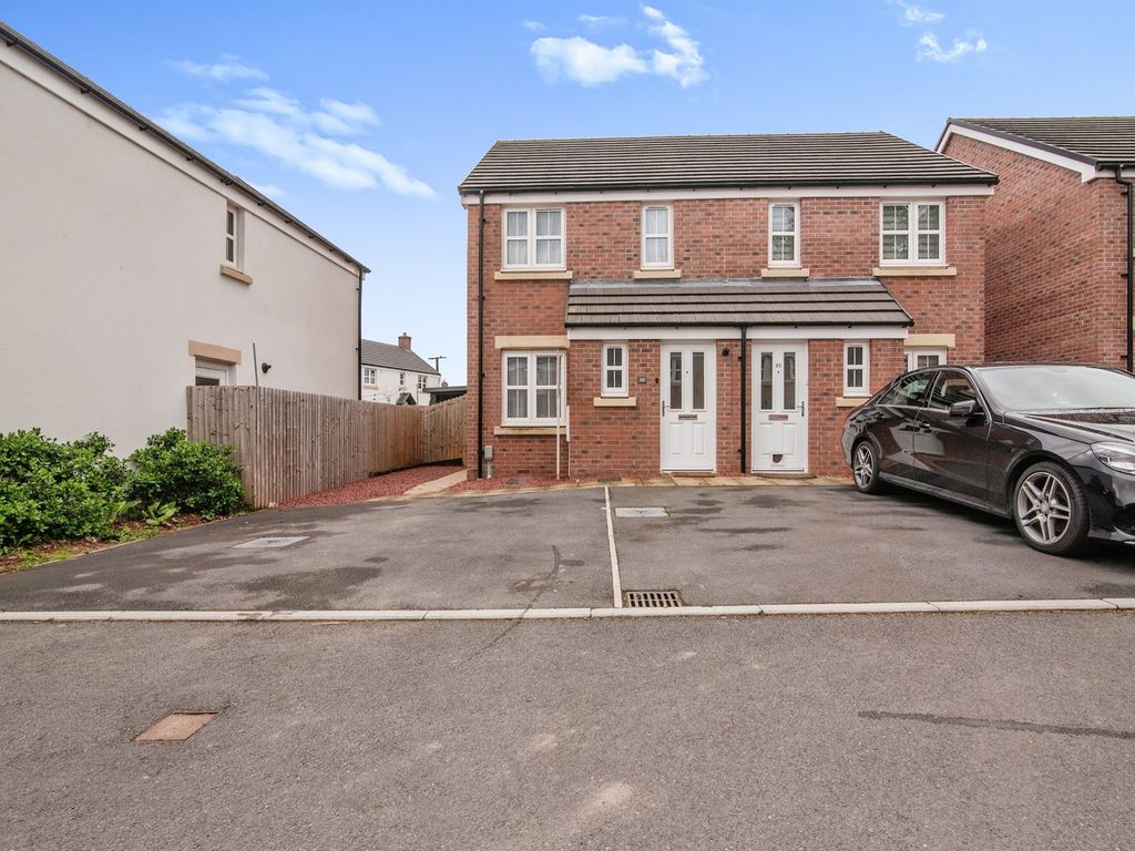 2 bed semidetached house for sale in Primrose Avenue, Clehonger