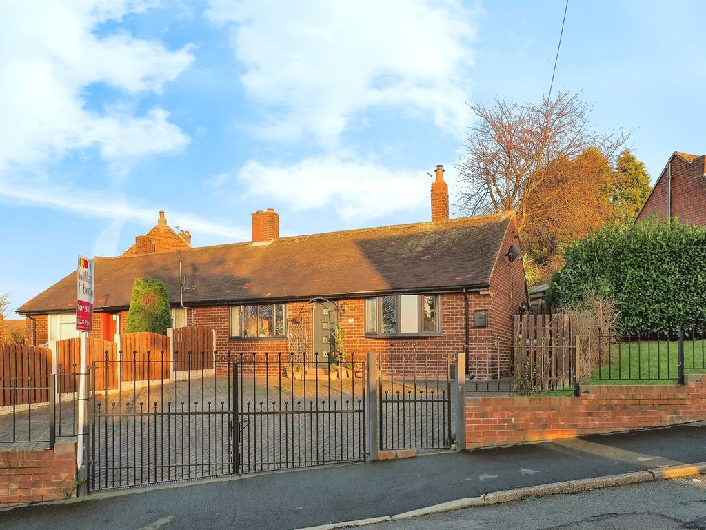 2 bed semidetached bungalow for sale in Charles Street, South Hiendley