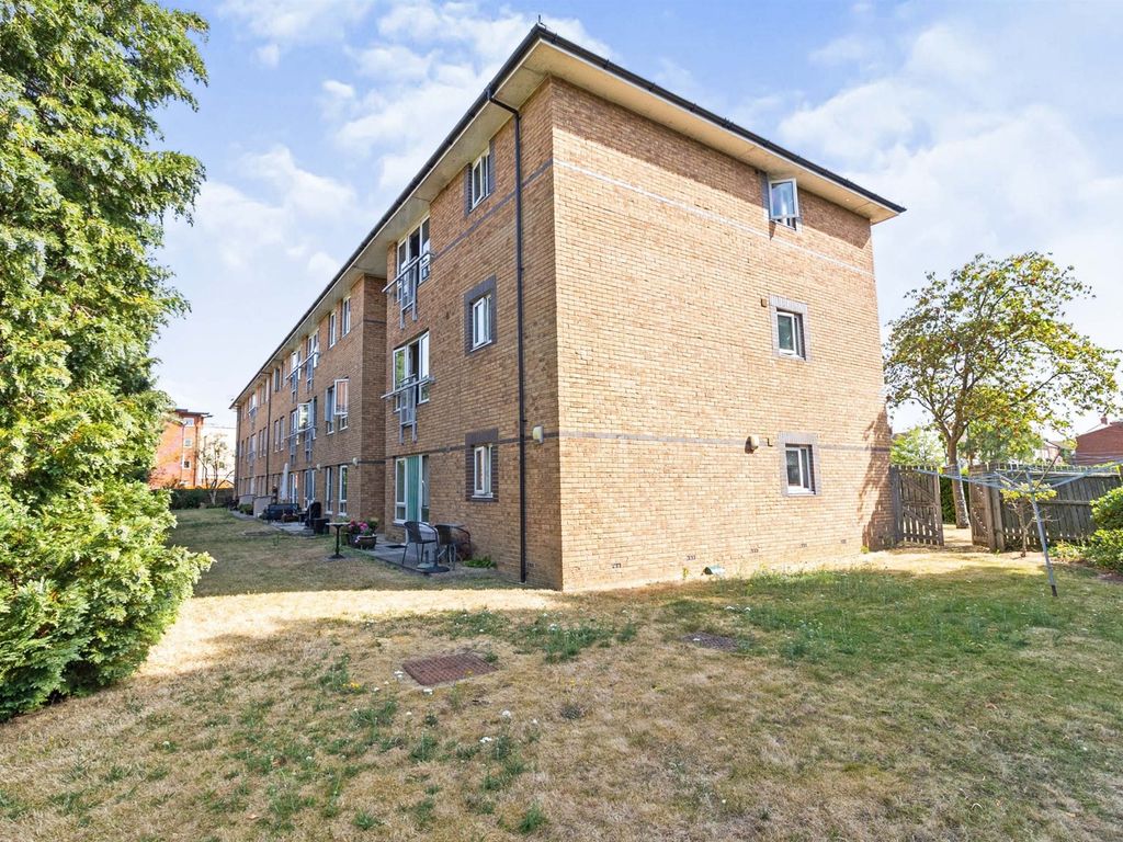 2 bed flat for sale in Napier Street, Bletchley, Milton Keynes MK2 Zoopla