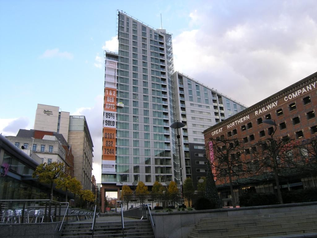 2 bed flat to rent in Great Northern Tower, Watson Street, Manchester
