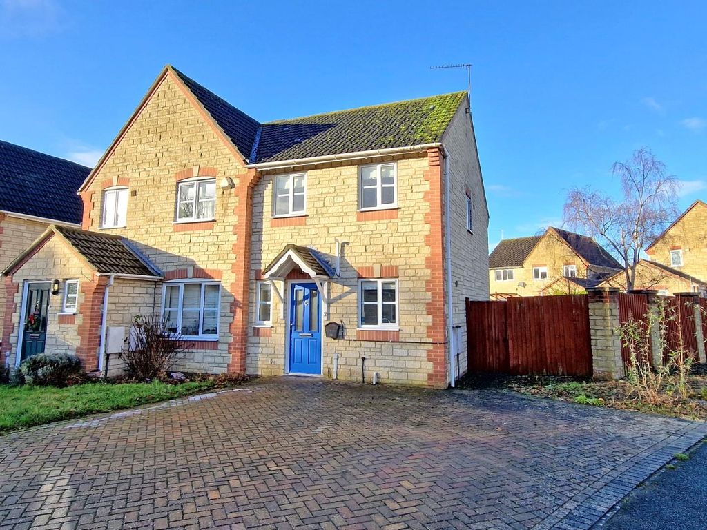 2 bed semidetached house for sale in Robins Way, Bicester OX26, £