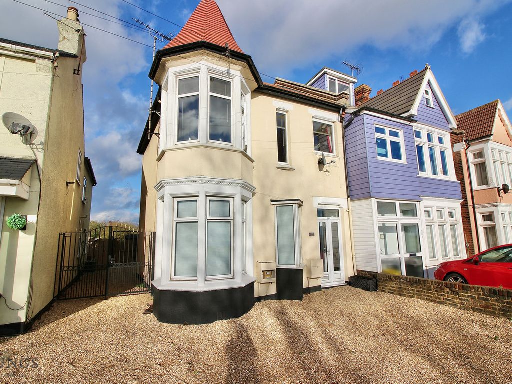 2 bed flat for sale in London Road Hadleigh, Benfleet SS7 Zoopla