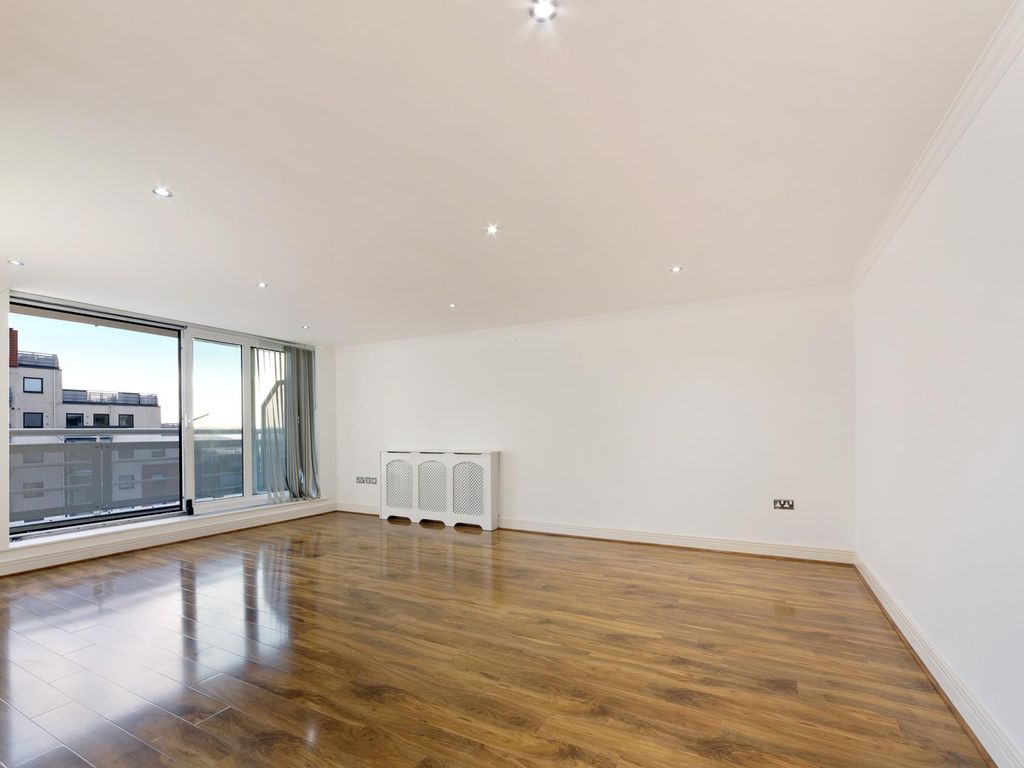 2 bed flat to rent in Wards Wharf Approach, Royal Docks, London E16, £