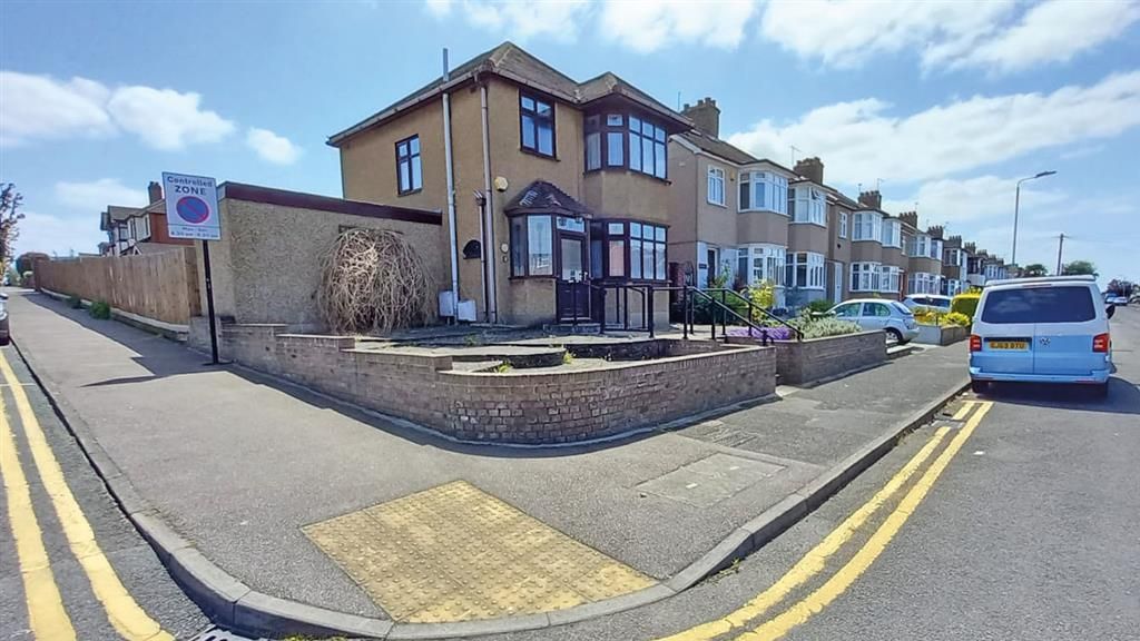 3 bed detached house for sale in Dorset Avenue, Romford RM1 Zoopla