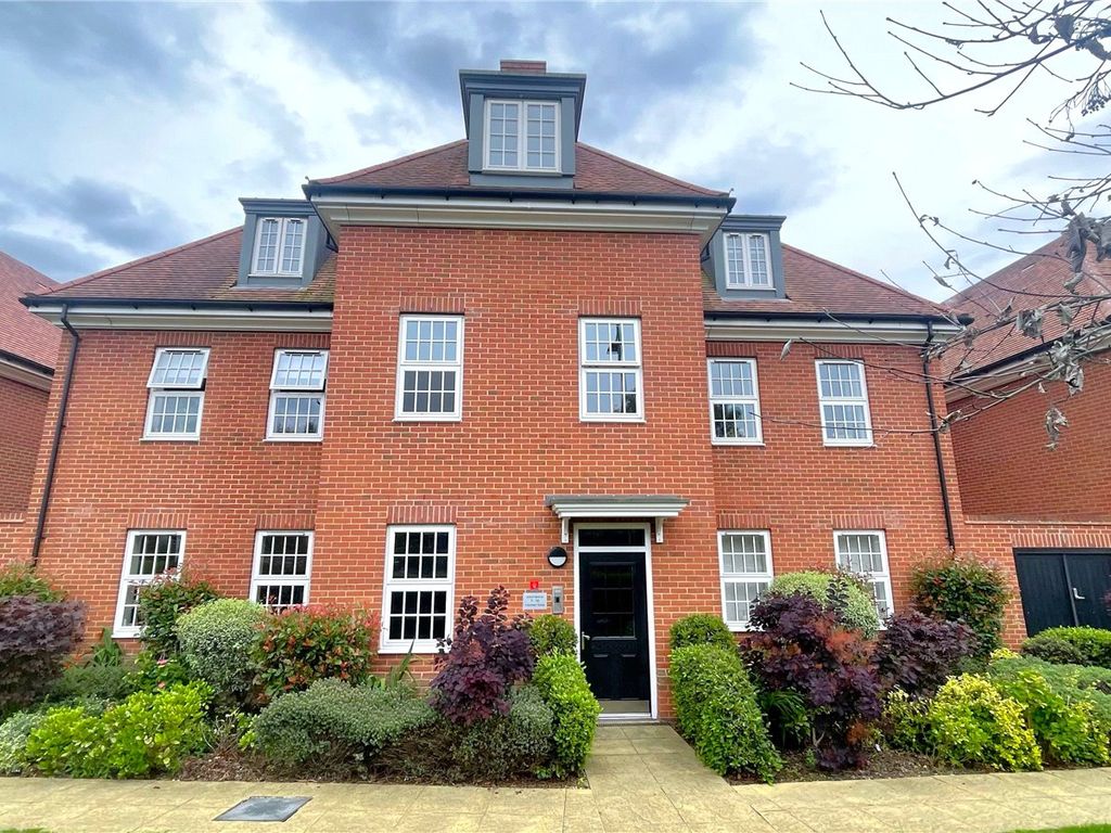 2 bed flat for sale in Road, EN5, £510,000 Zoopla