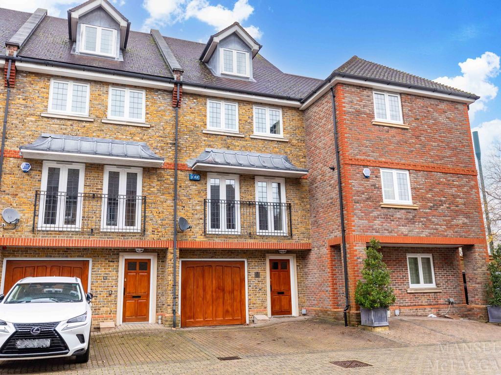 4 bed town house for sale in Fairfield Road, East Grinstead RH19, £