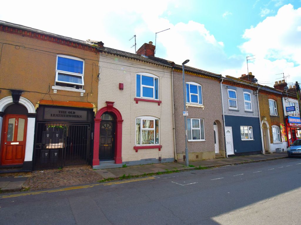 3 bed terraced house to rent in Bailiff Street, Northampton NN1, £1,300