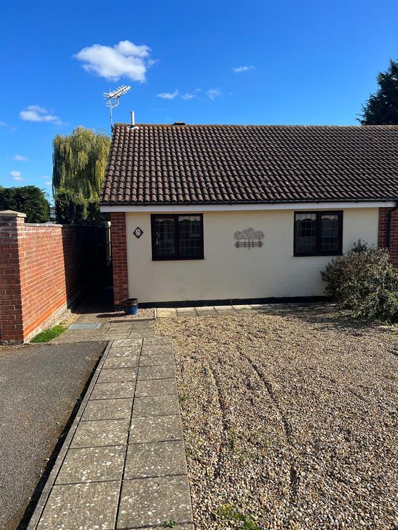 2 bed bungalow to rent in Trinity Close, Kesgrave, Ipswich IP5 Zoopla