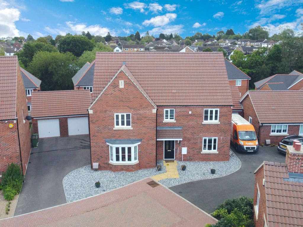 5 bed detached house for sale in Mancetter Close, Kirby Muxloe