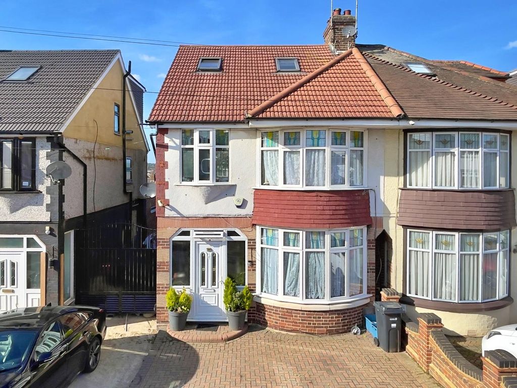 5 bed semidetached house for sale in Herent Drive, Clayhall IG5, £