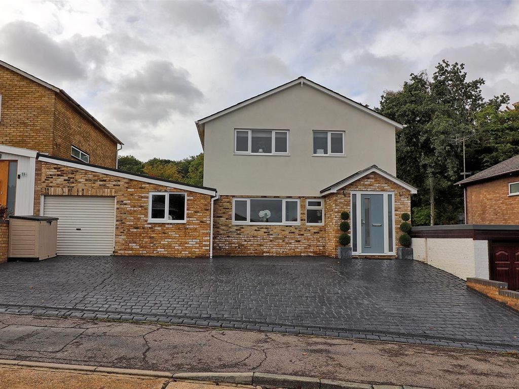 4 bed property for sale in Gaynesford, Basildon SS16 Zoopla