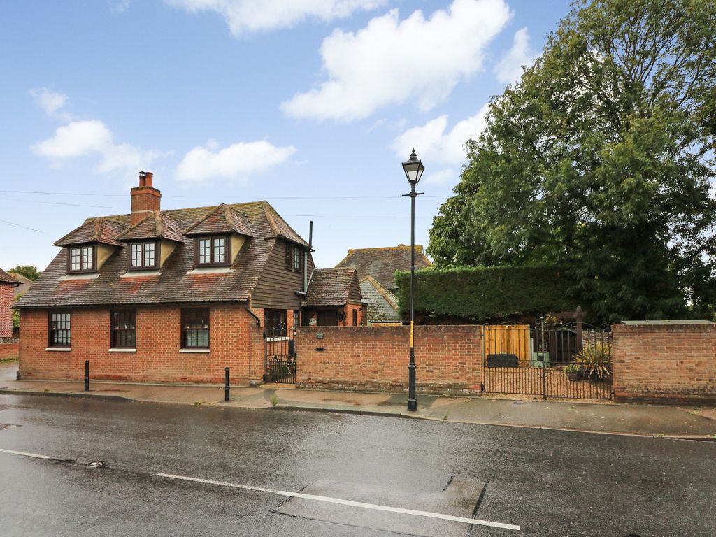 3 bed detached house for sale in High Street, Wingham, Canterbury CT3